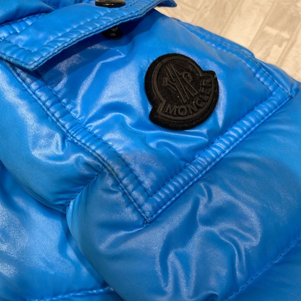Moncler Blue Boys Puffer Jacket with hood, size 6 - Picture 3 of 11